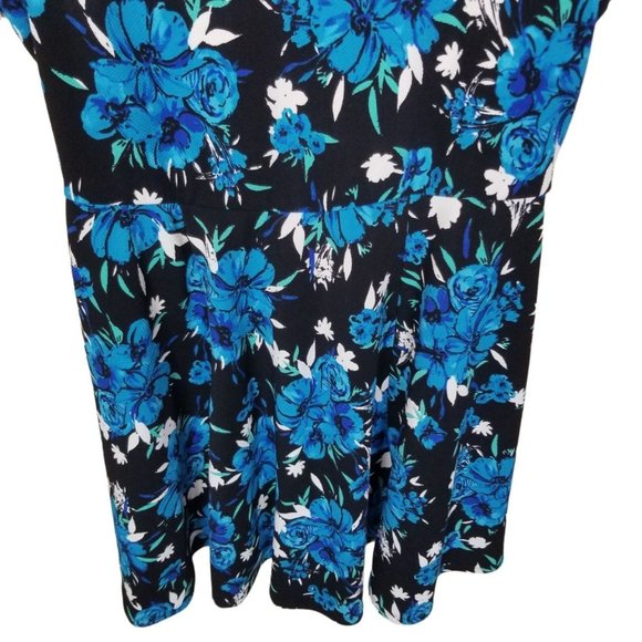 Torrid Womens 1X Black Blue Floral Open Back Short - Picture 4 of 8